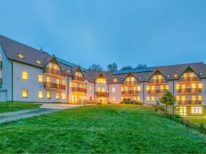 Krušné hory: Pytloun Wellness Hotel Hasištejn **** s polopenzí, neomezeným wellness a hernou + bowling
