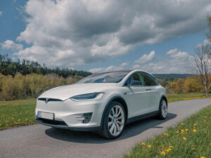 Nadupaná jízda v elektromobilu Tesla