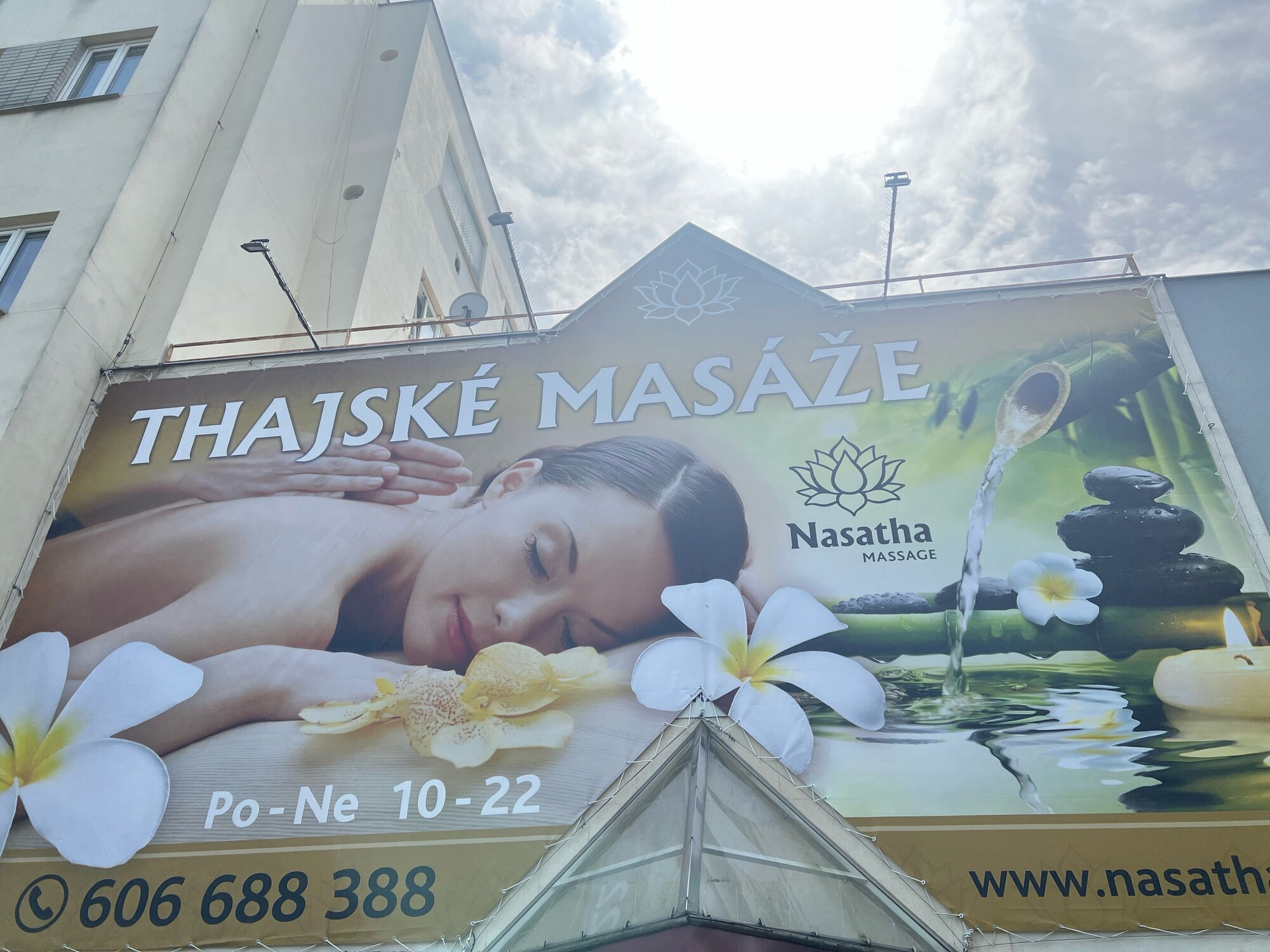 Párový relax: thajská, olejová i bylinná masáž, až 90 min.