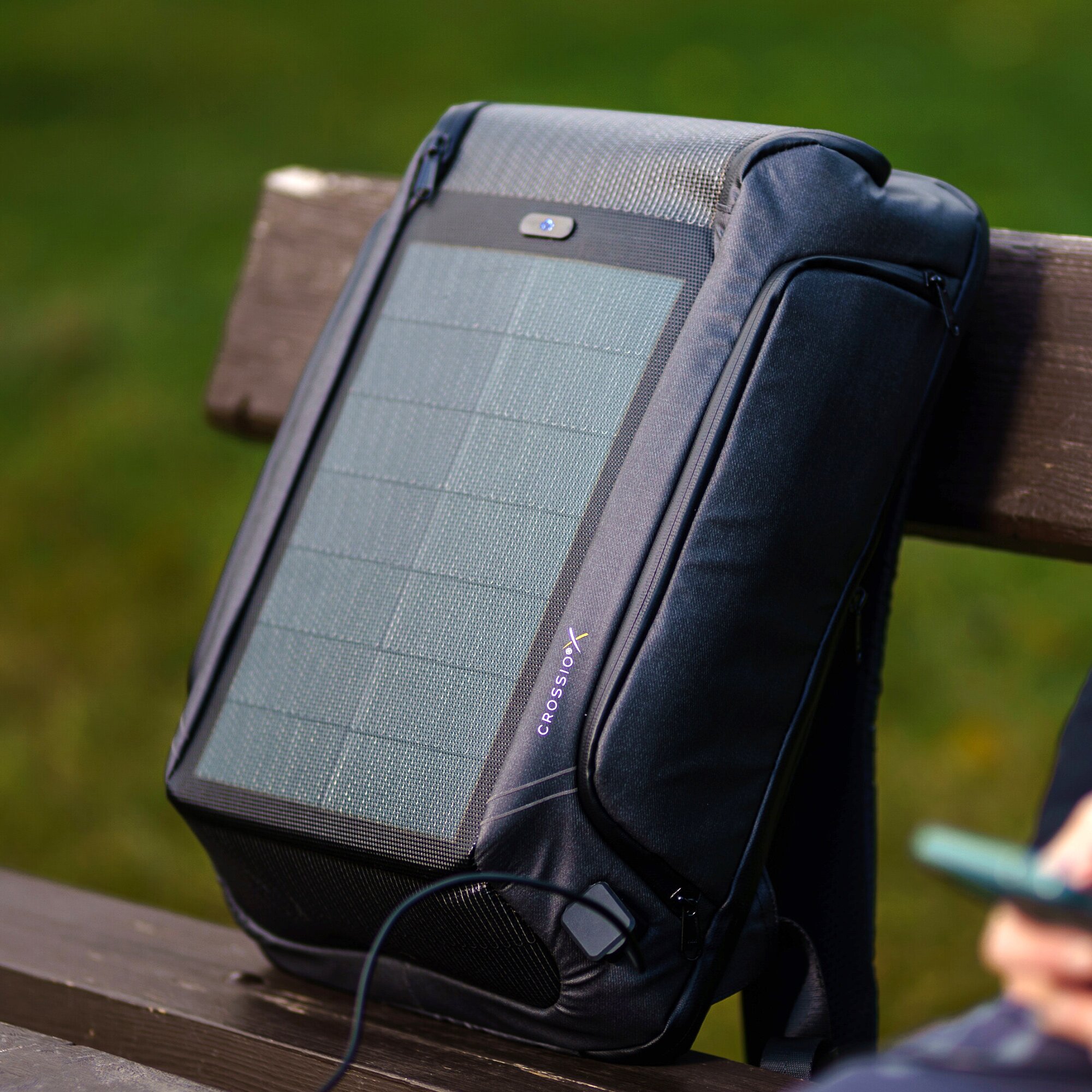 Solární batoh nebo bezdrátová sluchátka