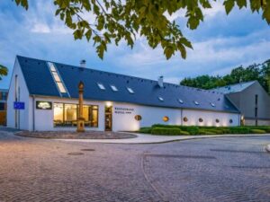 Střední Čechy naproti zámku a blízko Karlštejna a Prahy v Hotelu Panská zahrada **** s wellness a snídaněmi