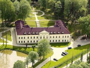 CHKO Slavkovský les: Pobyt na Zámku Kamenný Dvůr s gurmánskou polopenzí, neomezeným wellness + piknikový koš