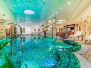 Karlovy Vary: Luxusní Hotel Carlsbad Plaza ***** s neomezeným wellness s 5 bazény a 7 druhy saun + snídaně