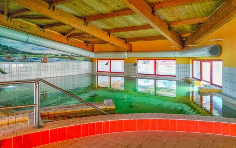 Celldömölk u Sárváru: Vulkán Wellness Hotel **** s termálními lázněmi (9 bazénů) v pokoji či mobile housu