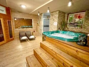 Bratislava blízko centra v Hotelu Modena *** se snídaní a privátním wellness s bazénem, saunami a občerstvením