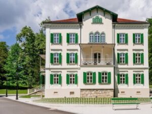 Slovinsko: Boutique Hotel Dobrna **** se 4 termálními bazény, wellness centrem (vířivky, sauny) a polopenzí