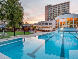 Lázně Hajdúszoboszló: Relaxace v Hotelu Barátság *** s termálním wellness s bazény a saunami + polopenze