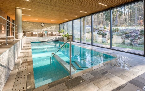 Jeseníky: Dovolená v Hotelu Villa Regenhart **** se snídaní nebo polopenzí a neomezeným bazénem + saunový svět