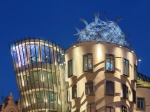 Deluxe pobyt v Tančícím domě s 4-chodovým obědovým menu