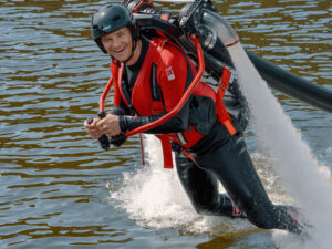 Jetpack – zalétejte si nad vodní hladinou