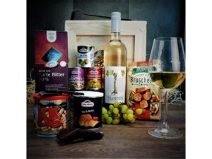 Dárková bedna s páčidlem pro muže s bílým vínem Traminer Vineco Celá ČR