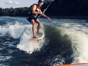 Wakesurfing