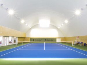 Tenis ve sportovním areálu Dobřany – vnitřní i venkovní kurty – Tenis v hale