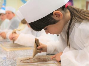 Chocotopia – čokoládové zážitkové centrum – Kreslení čokoládou a dekorace – tabulka 100g