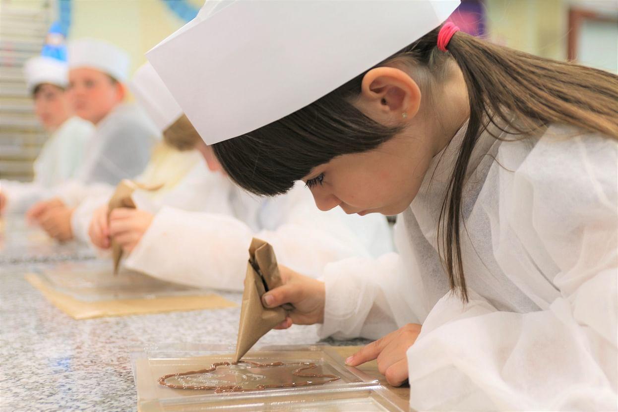 Chocotopia - čokoládové zážitkové centrum - Kreslení čokoládou a dekorace - tabulka 100g