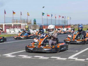 Motokáry ve Fun Aréně – největší venkovní okruh v ČR