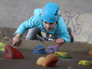 Lezecká stěna Bedřichov – zkuste zajímavé lezecké cesty