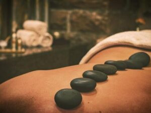 Salón Adelaid – oblíbené masáže v Ostravě (Poruba) – Masáž lávovými kameny