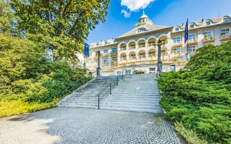 Dovolená v Jeseníku: Krásné Priessnitzovy lázně v Hotelu Priessnitz **** s polopenzí a 3 léčebnými procedurami