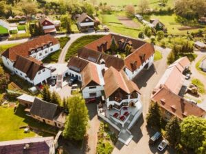 České středohoří v Hotelu Ring *** s polopenzí a neomezeným vstupem do sauny + fitness, stolní fotbal, šipky