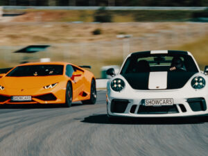 Lamborghini Lamborghini Huracán LP610-4 versus Porsche 911 Carrera