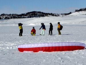 Snowkiting Husky Hill ve Vejprtech – nauč se kiting na sněhu – Jednodenní kurz snowkitingu