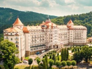 Karlovy Vary: Hotel Imperial ***** s polopenzí a neomezeným wellness (bazén, sauna a vířivka) + 3 procedury