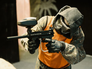 Indoor paintballová hra