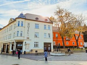 Pobyt v srdci Győru jen 800 m od termálů v Hotelu Domus Collis **** s bohatou snídaní a vybavenou kuchyňkou