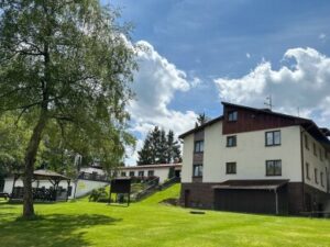 CHKO Žďárské vrchy: Pobyt v Hotelu a Penzionu Pegas *** s polopenzí + sportovní vyžití, venkovní gril a hřiště