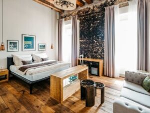 Český kras blízko Karlštejna a Prahy: Pobyt v Boutique Hotelu Corso **** se snídaní formou bufetu + parkování