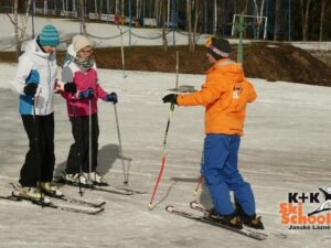 Skupinová výuka lyžování dospělých