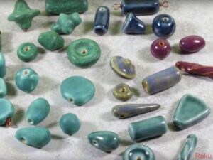 Keramické kurzy Nosákov – objevte kouzlo raku keramiky – Kurz raku miniatury a šperky