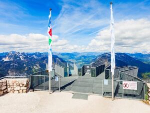 Výlet s návštěvou vyhlídky “5 fingers” za krásami Hallstattu