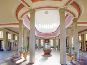 Františkovy Lázně: Relax ve Spa Hotelu Francis *** se snídaní/polopenzí a 3 procedurami (koupel, zábal, masáž)