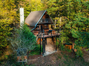 Kouzelná chata na samotě u jezera se saunou a vířivkou