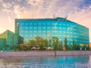 Vratislav: Pobyt v centru jen 700 m od katedrály v Hotelu HP Park Plaza **** se snídaní a saunou + děti zdarma