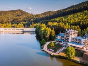 Luxusní wellness pobyt s polopenzí v 5* hotelu u přehrady