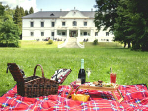 Piknik v parku pro dva na Zámku Wichterle