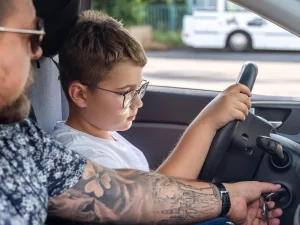 Autoškola pro děti: 15–40 min. jízdy na cvičné ploše