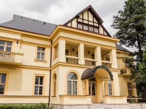 Romantický hotel na okraji Prahy: skvělé jídlo i sauna s vířivkou