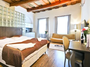 Pobyt v centru Českých Budějovic se snídaní a sektem