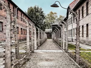 Celodenní prohlídka Osvětimi s průvodcem pro 1-2 os.