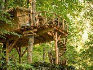 Ubytování v Treehouse pod Ještědem pro 2 + snídaně
