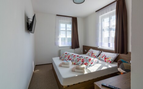 NP České Švýcarsko: Hřensko v Resortu Mezná se snídaní a privátním wellness (sauna, vířivka) + úschovna kol - Obrázek 4