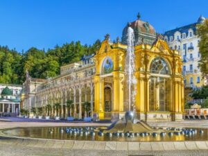 Pobyt v Mariánských Lázních v Hotelu Flora *** s neomezeným bazénem, polopenzí a 20% slevou na procedury