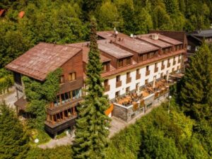 Pobyt na úpatí Lysé hory u Satinských vodopádů v Hotelu Ondráš z Beskyd *** s kulečníkem + polopenze