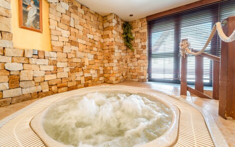 Krkonoše: Oblíbený Harrachov v Hotelu Anna *** s chutnou polopenzí + sleva na wellness Římské lázně a masáže - Obrázek 8