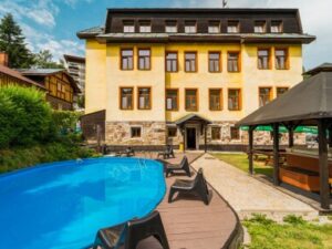 Krkonoše nedaleko Stezky korunami stromů v Penzionu Adélka *** se snídaní/polopenzí, saunou a dětským hřištěm
