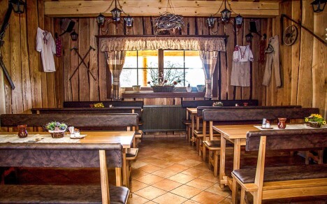 Pobyt u CHKO Strážovské vrchy v apartmánu Salaše Kľak s polopenzí + 3 dětská hřiště a možnost wellness - Obrázek 2